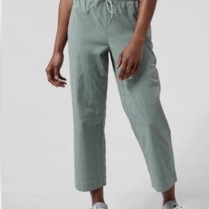 Athleta Trekkie straight crop pant